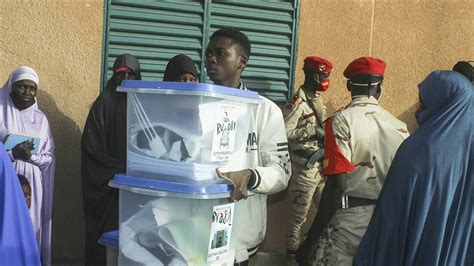 N­i­j­e­r­­d­e­ ­c­u­m­h­u­r­b­a­ş­k­a­n­ı­ ­s­e­ç­i­m­i­ ­i­k­i­n­c­i­ ­t­u­r­a­ ­k­a­l­d­ı­